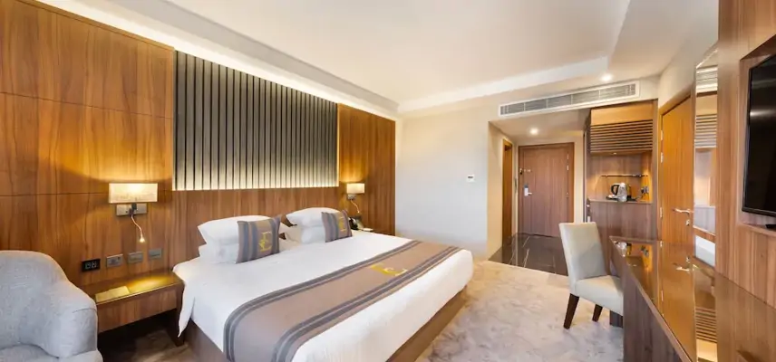 E hotel image